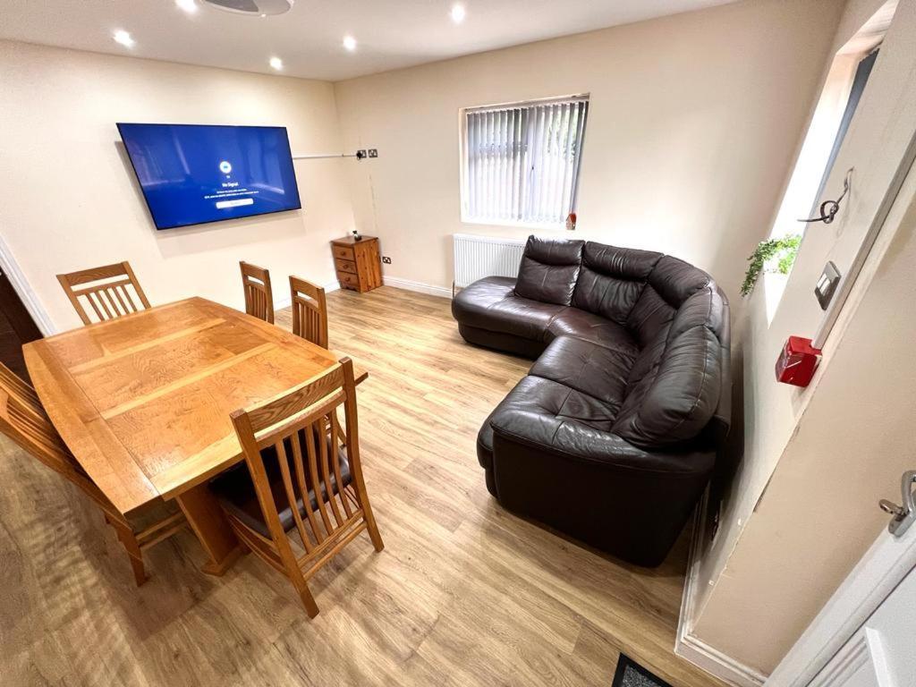 Nines Of Elegance At Castle Road Homestay